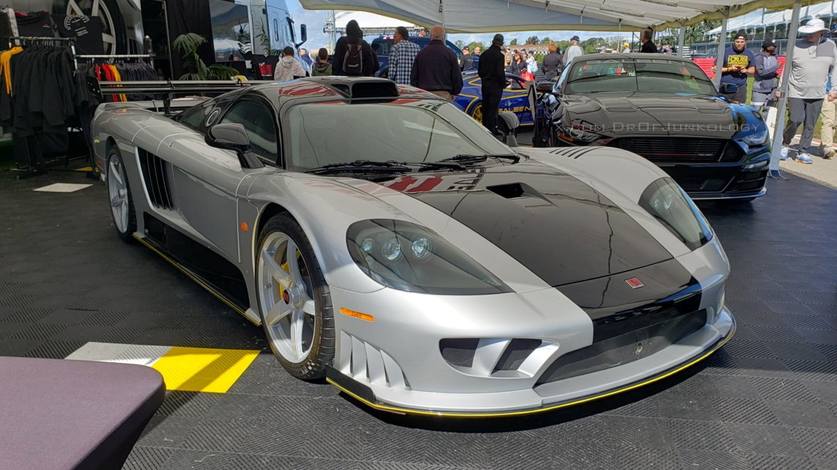 DrOfJunkology's tweet photo. 2017-18 Saleen S7 LM
Owner: @Saleen (at the time)
#MotorBella Pontiac, MI 2021

In 2017, Saleen relaunched the S7 in the form of the S7 LM, inspired by Saleen's race cars. It is said that 7 cars were slated to be upgraded to LM specs but only 3 are known to have been completed. https://t.co/wubXWAVV7W