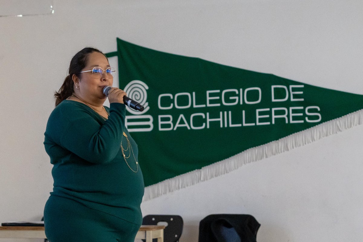 InfoCdMex's tweet photo. 💻📲 Entre memes, chats, videojuegos y redes sociales también se construye nuestra identidad digital… y aprender a cuidarla es parte de crecer en internet.
Como parte de la colaboración entre el #INFOCDMX y @ALaMagdalenaC, se llevó a cabo el Taller de “Protección de Datos Personales y Violencia Digital” con estudiantes del @CdeBachilleres Plantel 15.
La actividad contó con la participación de la Comisionada Presidenta del #INFOCDMX, @lauraenriquezr, y de la Secretaria Ejecutiva, @sariadna, quienes conversaron con las y los estudiantes sobre los riesgos que existen en espacios digitales y cómo pequeñas acciones en línea pueden tener consecuencias reales.
Durante el taller se abordaron temas como ciberacoso, sextorsión, suplantación de identidad, deepfakes y difusión de contenido sin consentimiento, además de compartir recomendaciones prácticas para proteger datos personales, usar redes sociales de forma más segura y actuar frente a situaciones de violencia digital.
#ElInfoSigue ✨