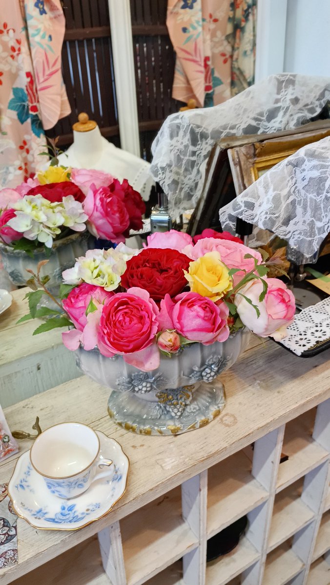 1975keiji1020's tweet photo. ☀宮城に来てけさーい！

本日は

薔薇　０円
布　　300～55,000円
着物　500～77,000円

ぜひ遊びに～♪
宮城県仙台市宮城野区五輪1/11/12 https://t.co/32xYveENuc