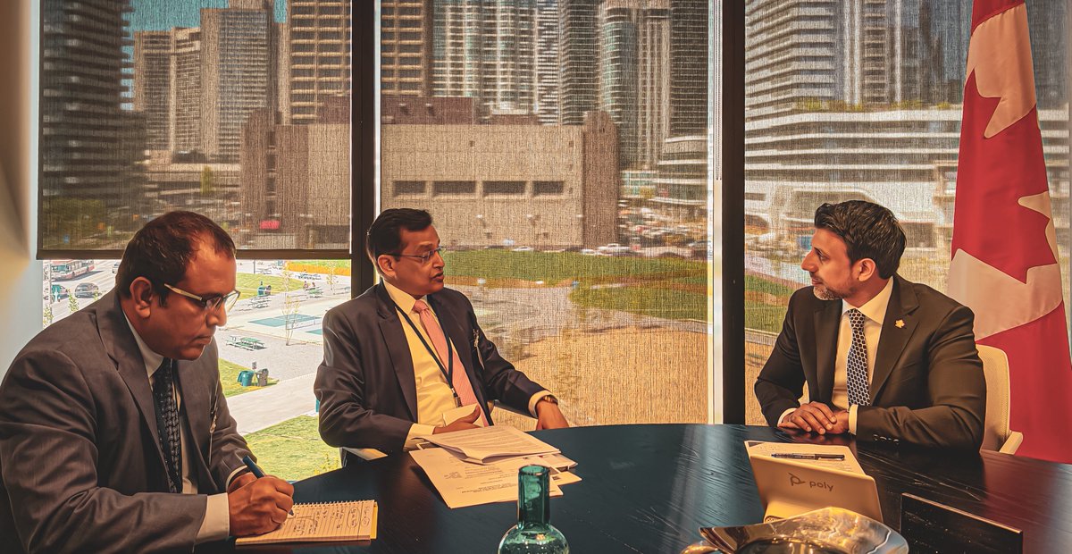 ficci_india's tweet photo. Mr Anant Swarup, Secretary General, FICCI, met Hon. Harinder Sidhu, Canada’s Minister of International Trade in Toronto. They discussed  the strengthening of trade and investment ties between India and Canada. https://t.co/TjXpQssqBv