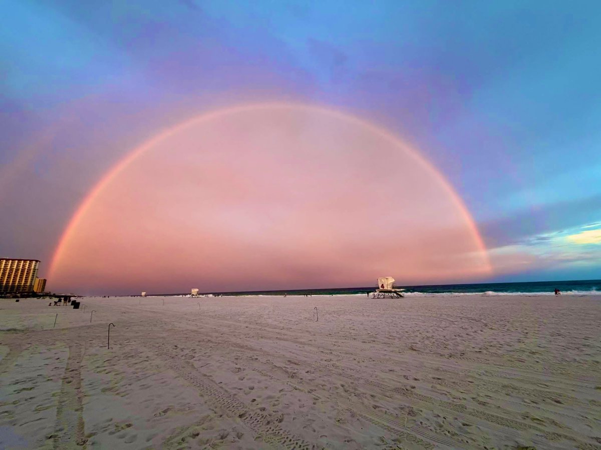 TerriGreenUSA's tweet photo. Pensacola had the most beautiful rainbow yesterday https://t.co/2wKvpnMN88