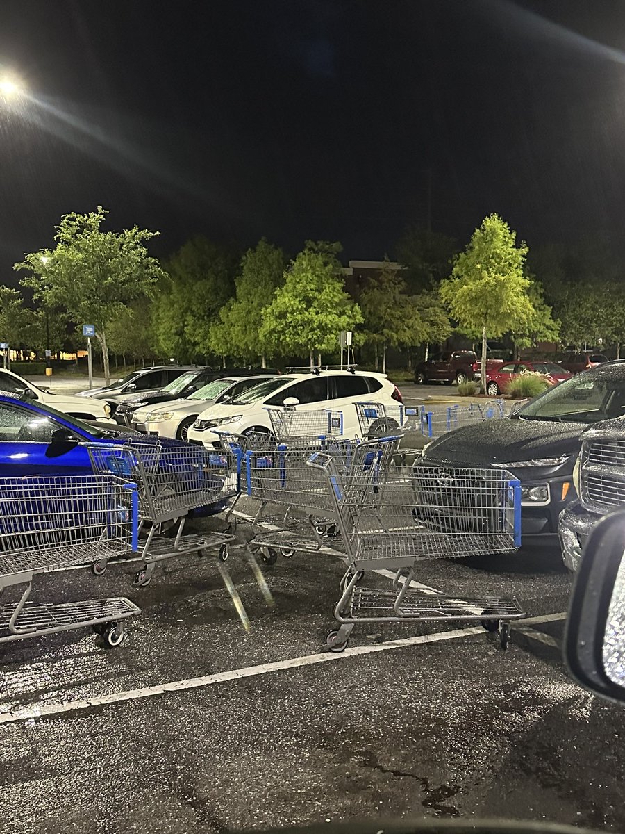 FlopsandParks's tweet photo. @CartNarcs you are needed in Clearwater, Florida. https://t.co/nE8PjEI21i