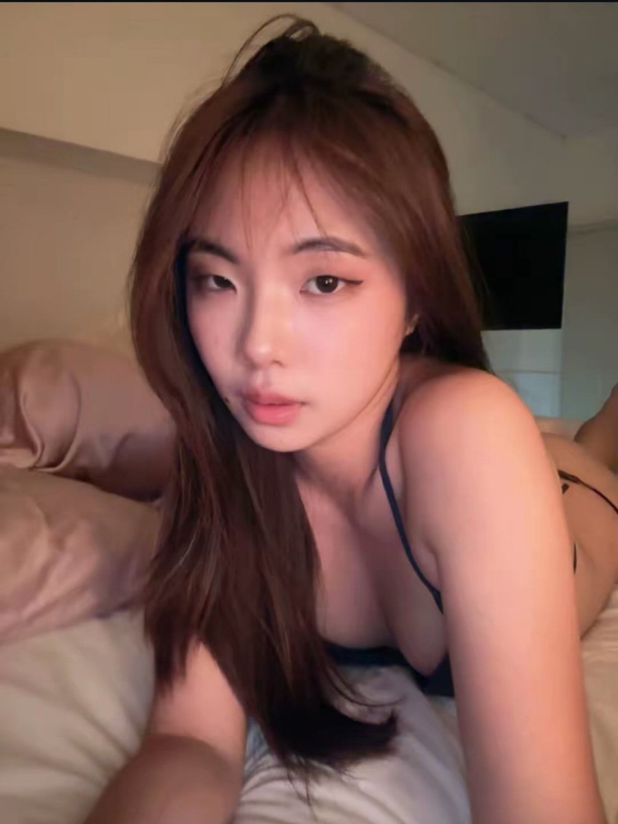 Tsunaraa2's tweet photo. Si white (theresiaacn) https://t.co/WtTcaIQitF