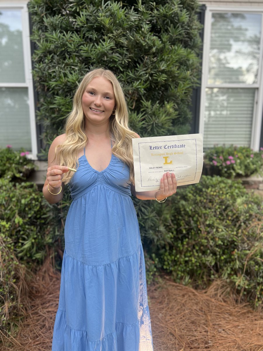 HaleyRewis77's tweet photo. Freshman season officially came to an end tonight at our softball banquet. Honored to earn my second Varsity letter and to be selected for 
5AAAAA Region 4 All-Region !💛💙
We had an amazing season with a special group of teammates, winning the Region Championship and making a great run in the 5A State Playoffs.   So thankful for all the memories made this season.
A huge thank you to all of my coaches and staff, the coaches involved in the All-Region selection, and my family and friends especially 
“The Rew Crew” for all of your support throughout the season. Excited for what’s ahead! 🥎
@CESCRWZ  @lhs_wildcat_sb 
@EppsCoach @MaddalunaDave
@CarEliteNCorg @JRWZ5205 
@KevinMaguireSB
@SoftballAmerica 
@ExtraInningSB 
@Connectsports_
@PrepSoftball
@LineDsoftball