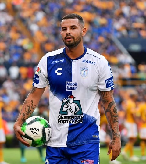condormc1's tweet photo. Siempre se me ha hecho el peor jersey pero viendo como estamos llenos de publicidad ahora, lo empiezo a ver con otros ojos https://t.co/m5bKa2WTxF