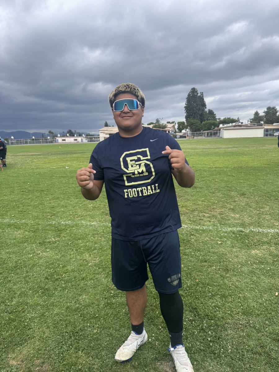 AbeThaBull51's tweet photo. Had a good time with @BPBravesFB @ArroyoFootball @tspeterson40 @SGVNSports @Thomas_L_Murray @coachmark_48 https://t.co/EFbiyTL0yr