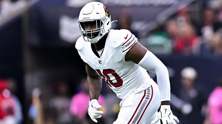 Easton__Butler's tweet photo. Sweat reportedly wants to go to the #Packers, #Eagles and #Buccaneers if traded. Green Bay has also reportedly made several calls on Sweat, with a source saying: "I heard theres been talks of multiple convos about a possible offer" https://t.co/O2z81yu87C