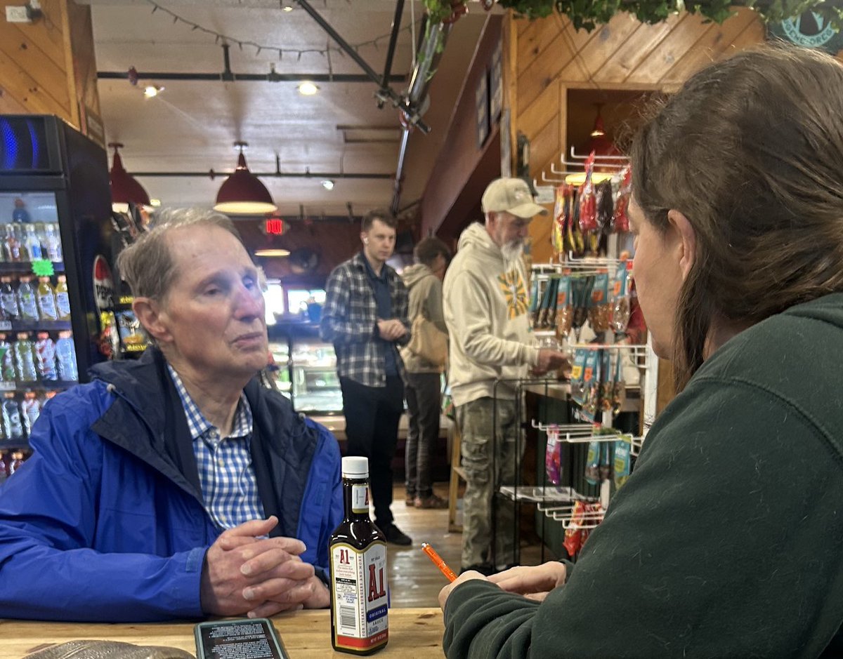 Ron Wyden tweet media