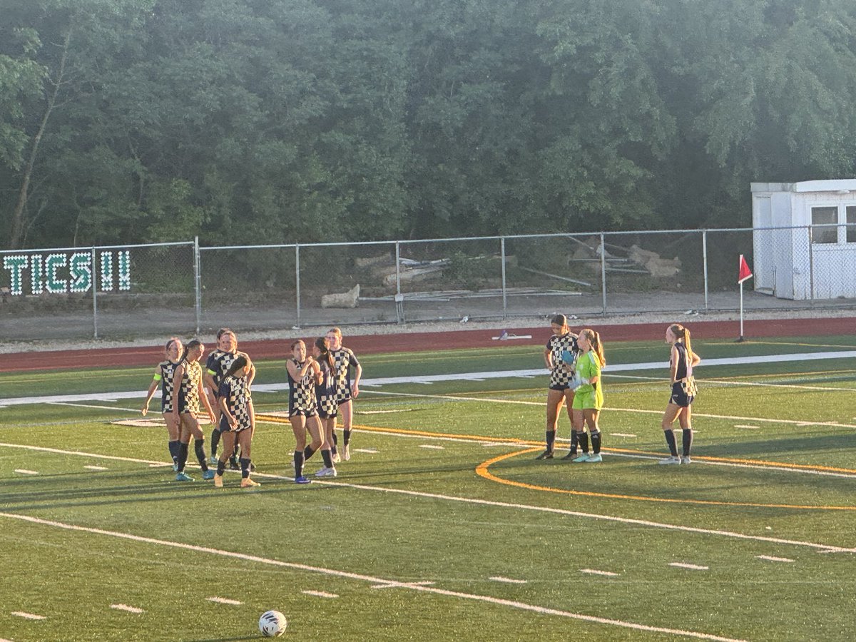 LHS210principal's tweet photo. Congratulations @lemontsoccer on your victory over Mother McAuley tonight. Good luck at the Sectional Final on Friday! #GoLemont #WeAreLemont @LHS210Athletics https://t.co/jHLrikUys5
