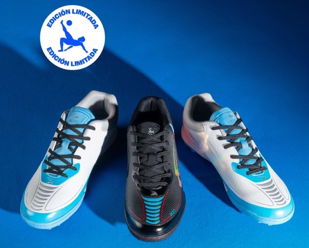 CAVGuatemala's tweet photo. #Guatemala | 👞 ⚽️ LOS ZAPATOS DEL "PESCADITO" RUIZ 🇬🇹
El máximo anotador de la Selección de Guatemala, presentó hoy su línea de zapatos CR20, junto a Bracos. Carlos "El Pescadito" Ruiz, agradeció a la empresa, por hacerle de esta forma un homenaje a su carrera. https://t.co/CY5kdqLmEW