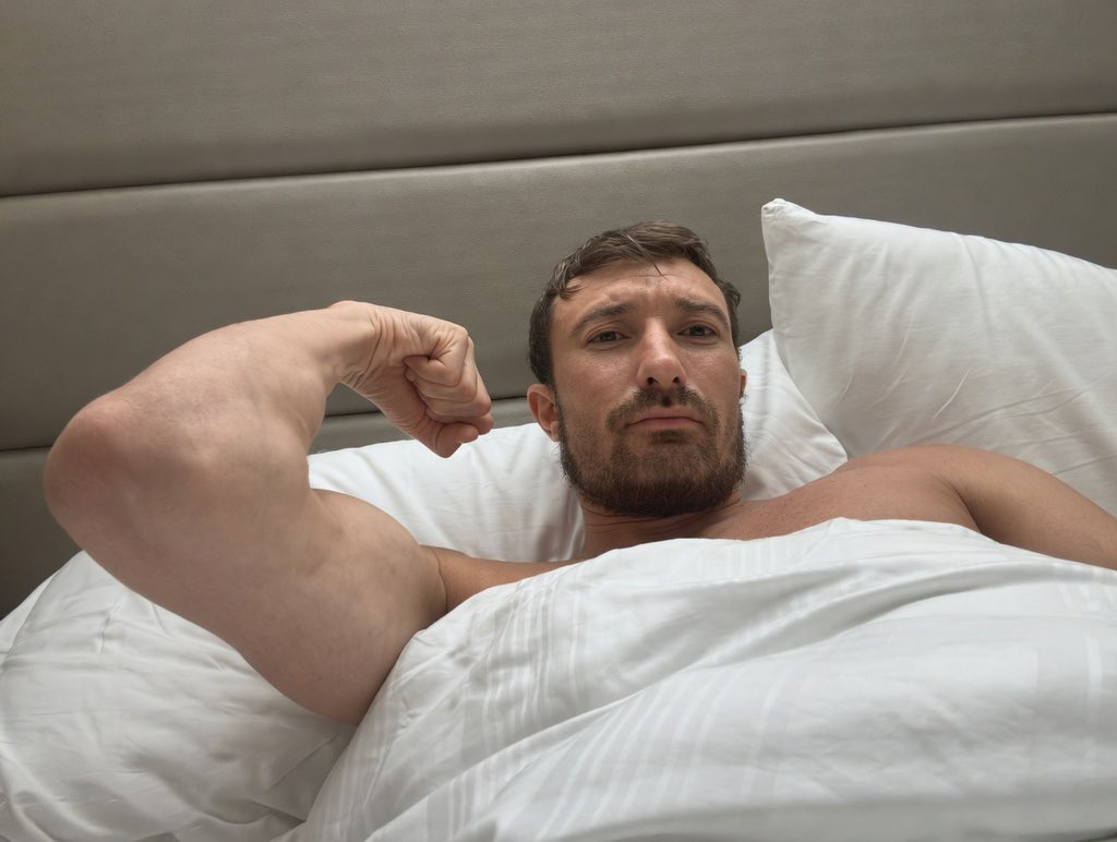 BobbyBennudx's tweet photo. Like the bicep bitches https://t.co/m7EalFYvr2