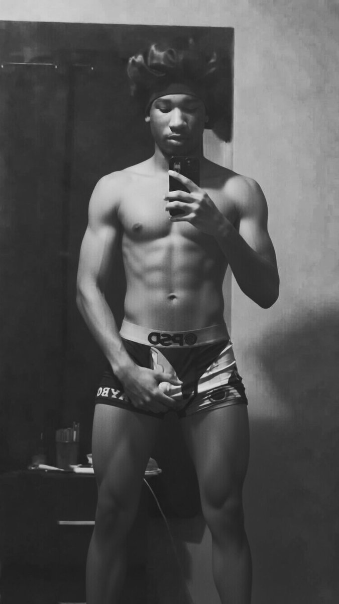 dresection's tweet photo. getting ready for work https://t.co/4JJ0333K37