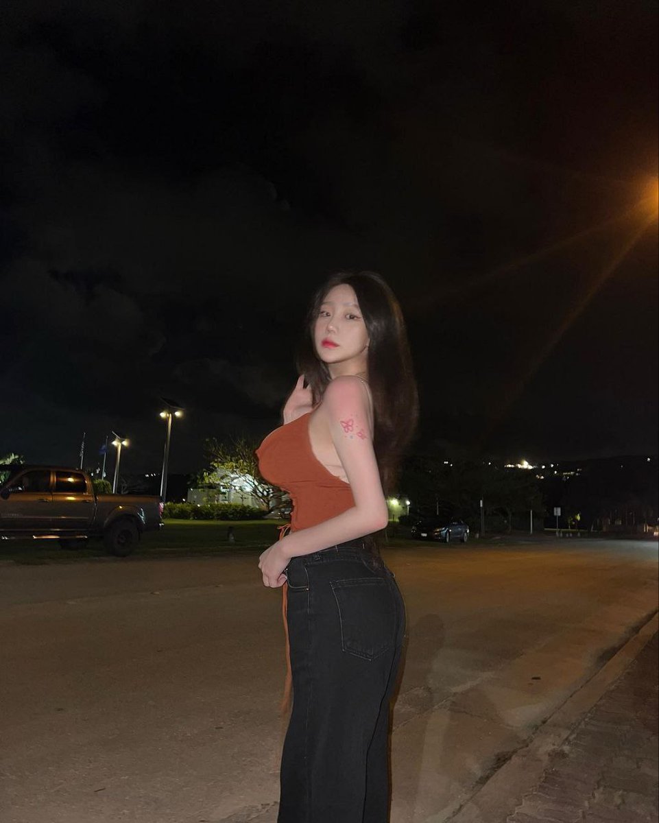 pharmermay's tweet photo. 岁月的流逝能使皮肤逐日布满道道皱纹，我心目中的您，是永远年轻的妈妈。

👉助理@dineshrankawat5

哈尔滨市平房区哈飞运动休闲广场

哈尔滨

久久联妹子白嫖勿扰

黑龙江 https://t.co/kxHketKaIM