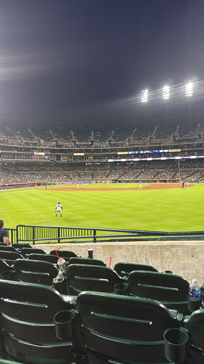 DetroitDarth's tweet photo. tigers blow

- darth https://t.co/yTkg843YNd