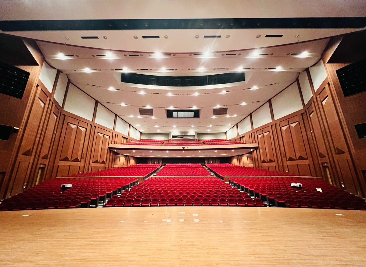 mami_sue's tweet photo. Thank you Osaka🙏
関西外大での公演ありがとうございました！
https://t.co/iOx6t3Tiyk

StagePlay JapanとYTGがお届けする、これまでにないハムレット #英語 

時は1979年。アナーキストのパンクたちが、とある会場を占拠し『ハムレット』を上演しようとしている。

🎟️👉 https://t.co/asXzdIj5tS https://t.co/cUrxQLaVpQ