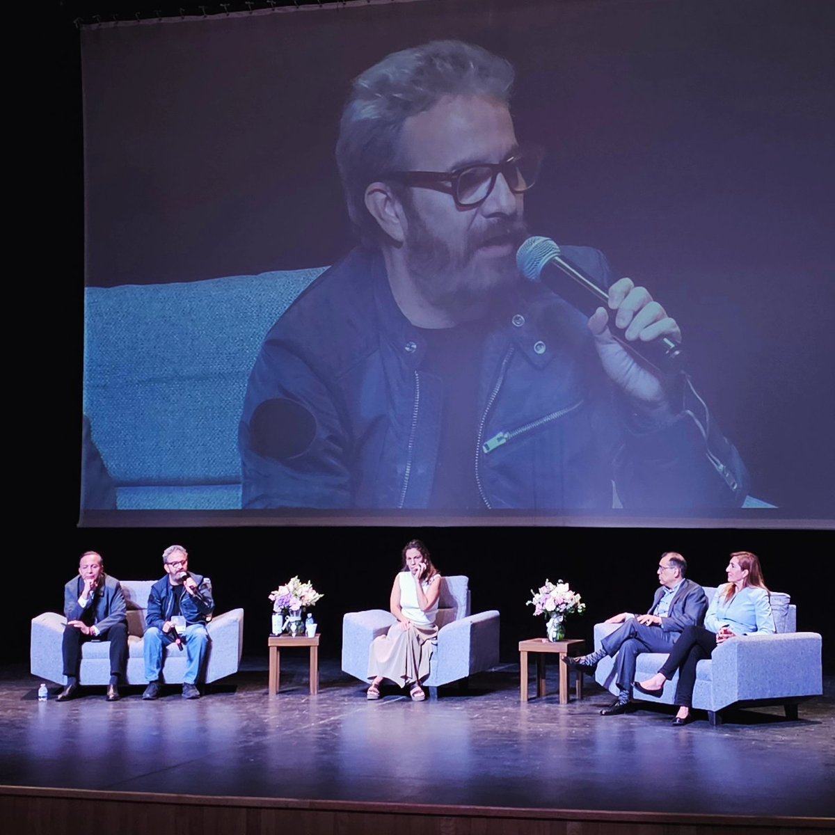ArturoTay's tweet photo. "El cine mexicano siempre va a estar." @SarahHochMex

#yoveoyhagocinemexicano #canacine #cineforum #celaya #máscineporfavor https://t.co/LXVEHjLSit https://t.co/yVRnsJPx42