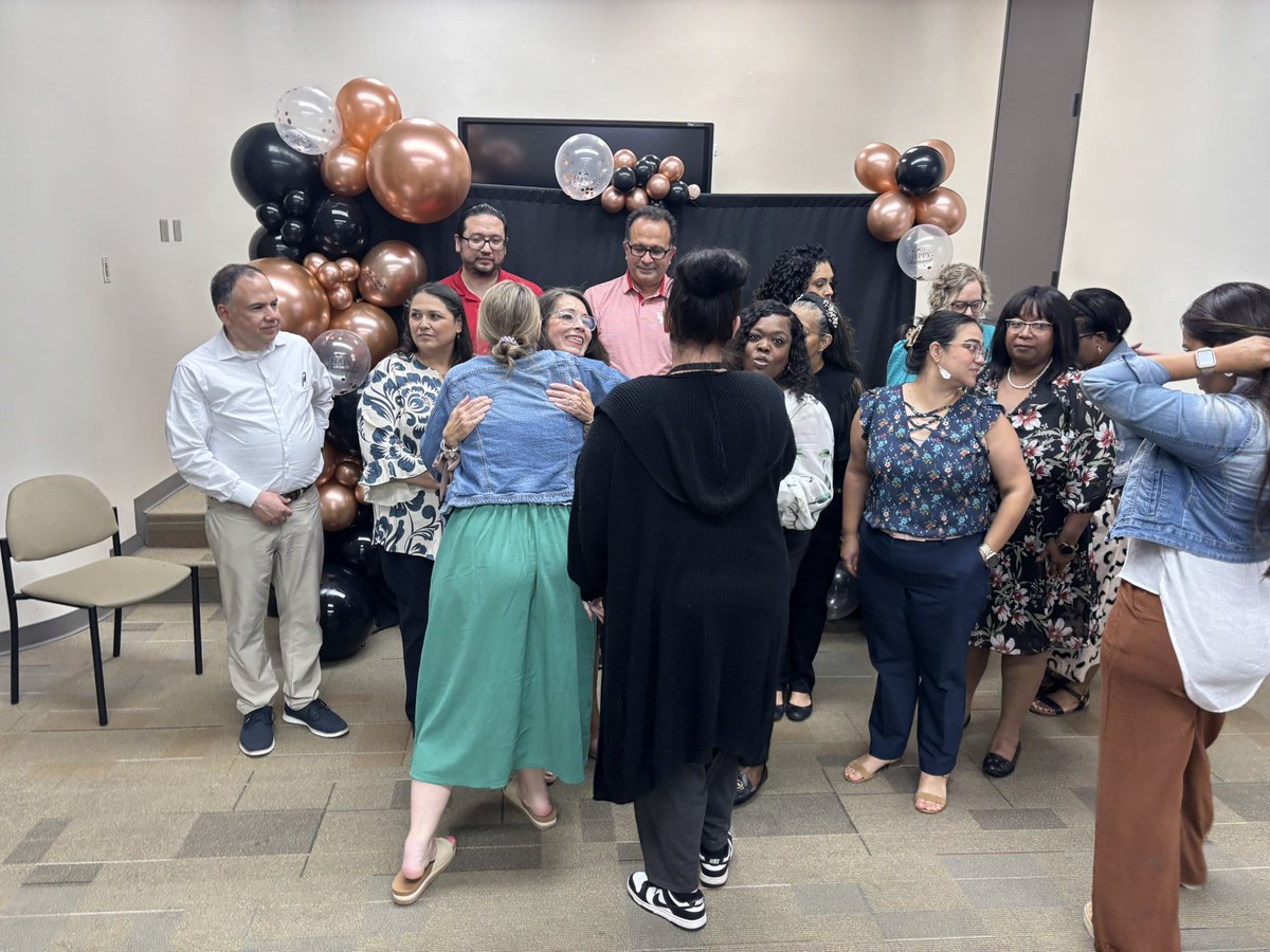AldineEsl's tweet photo. What an honor to work with these amazing educators.  Thank you for everything. @Aldine_Bil_ESL https://t.co/x6LIQdErYn