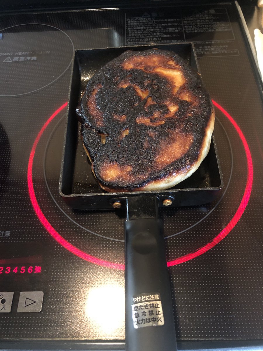 tuneone3's tweet photo. フライパン小さくしたら焦がした
仕方ないので焦げた部分は削ぎ落とした

右の画像が今回のサンドウィッチの具材たち、なかなか面構えが違う

左から池トマト(高知のフルーツトマト)
モッツァレラ
マッシュルーム
ひよこ豆とじゃがいも
グリーンピースのニンニクマヨネーズ和え
焦げたフォカッチャ https://t.co/4DOjYS4HIK
