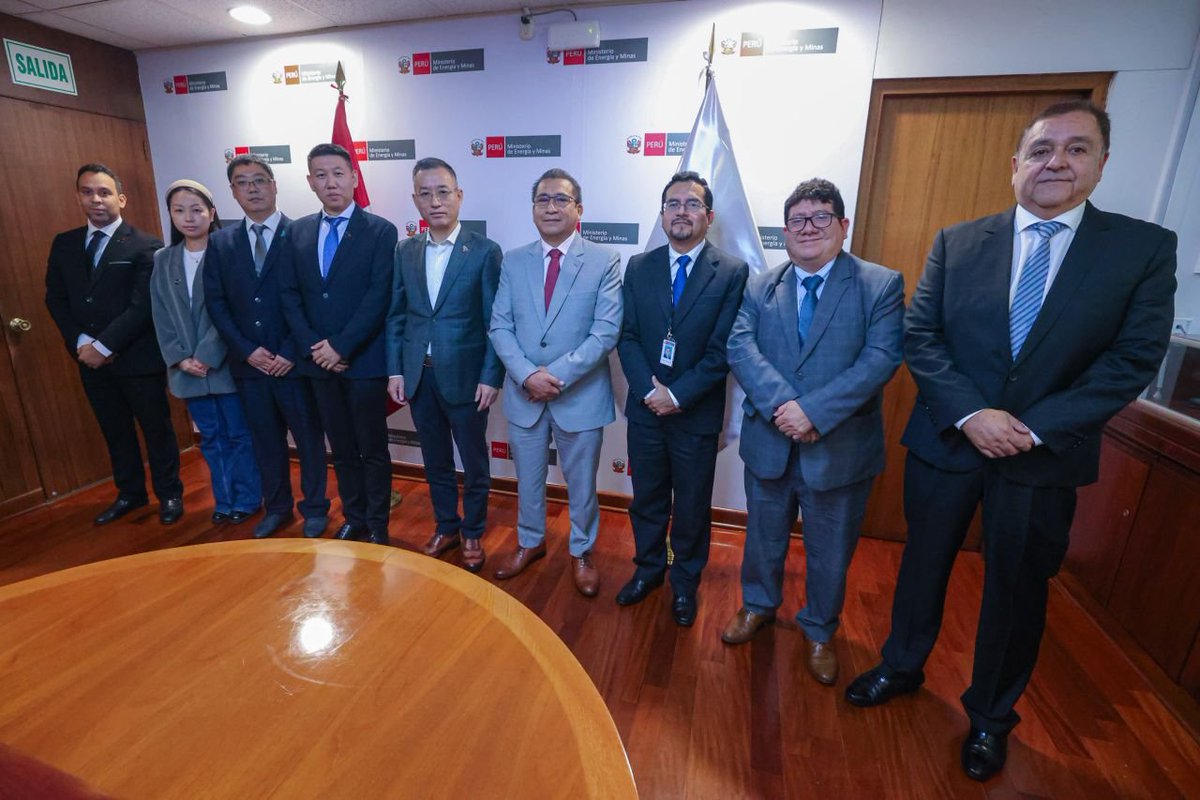 ComcoreTech's tweet photo. Exciting progress in smart energy collaboration! 🇵🇪
On May 25th in Peru, Mr. Chen Fujun, Chairman of Comcore, held a high-level meeting with Mr. Waldir Ayasta, Minister of Energy and Mines of Peru.
https://t.co/8WUsH1KH2J https://t.co/rK5ouRnzrF