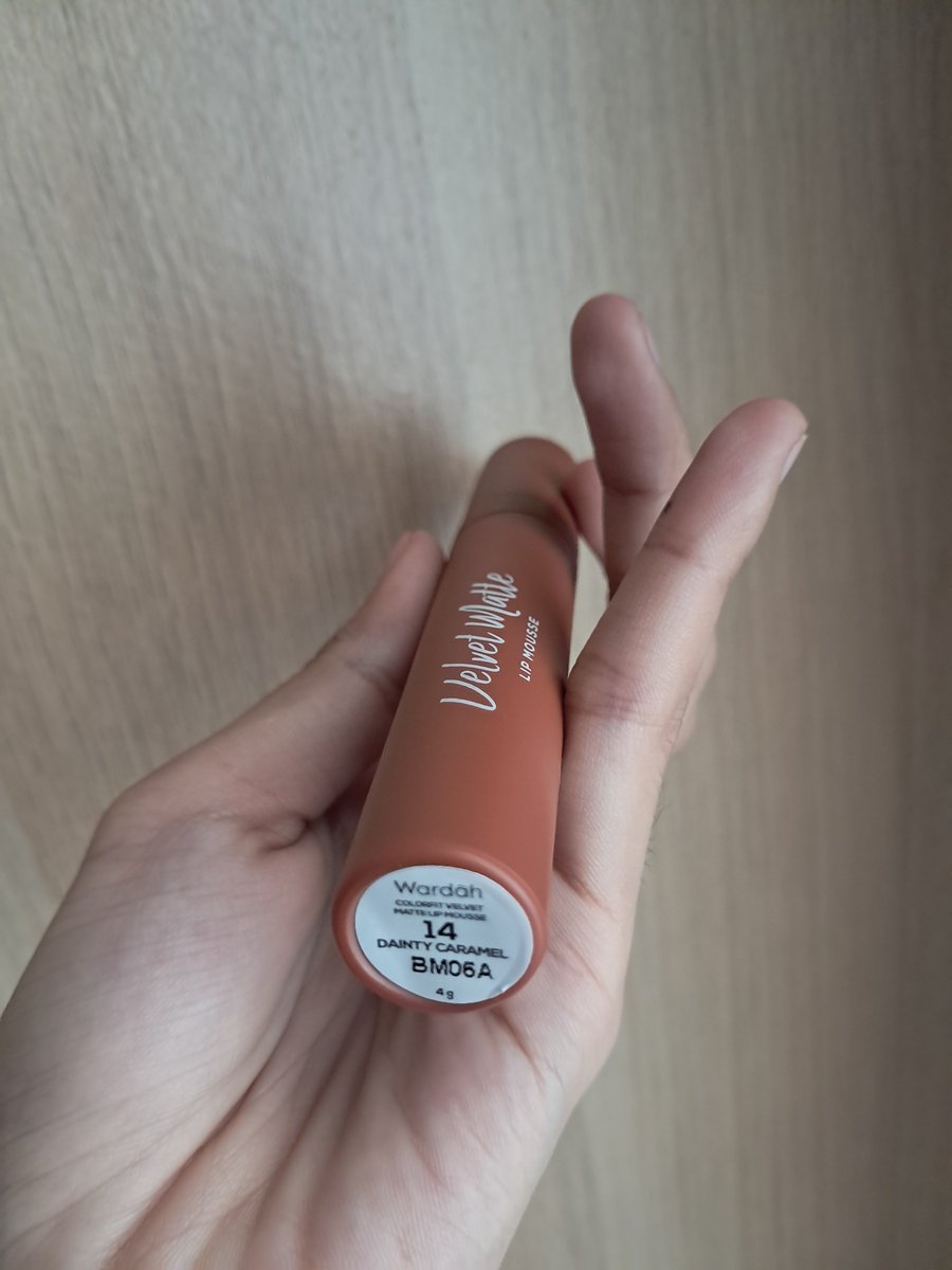 leogatra's tweet photo. Up! WTS Wardah Lip Velvet 14 Dainty Caramel 30k (dipakai 2x untuk swatch) https://t.co/HlRRTWTAYj