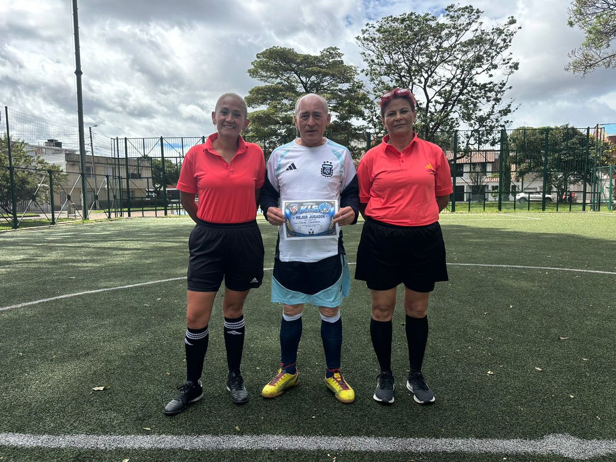 FORPO's tweet photo. 📸⚽ ¡Así vivimos la jornada inaugural de nuestro Torneo de Fútbol 7!

Compartimos algunos de los mejores momentos del inicio de esta gran competencia, donde más allá de los goles, brillaron el compañerismo, el compromiso y los valores que nos representan como Entidad. https://t.co/Y1OkMdLYgp