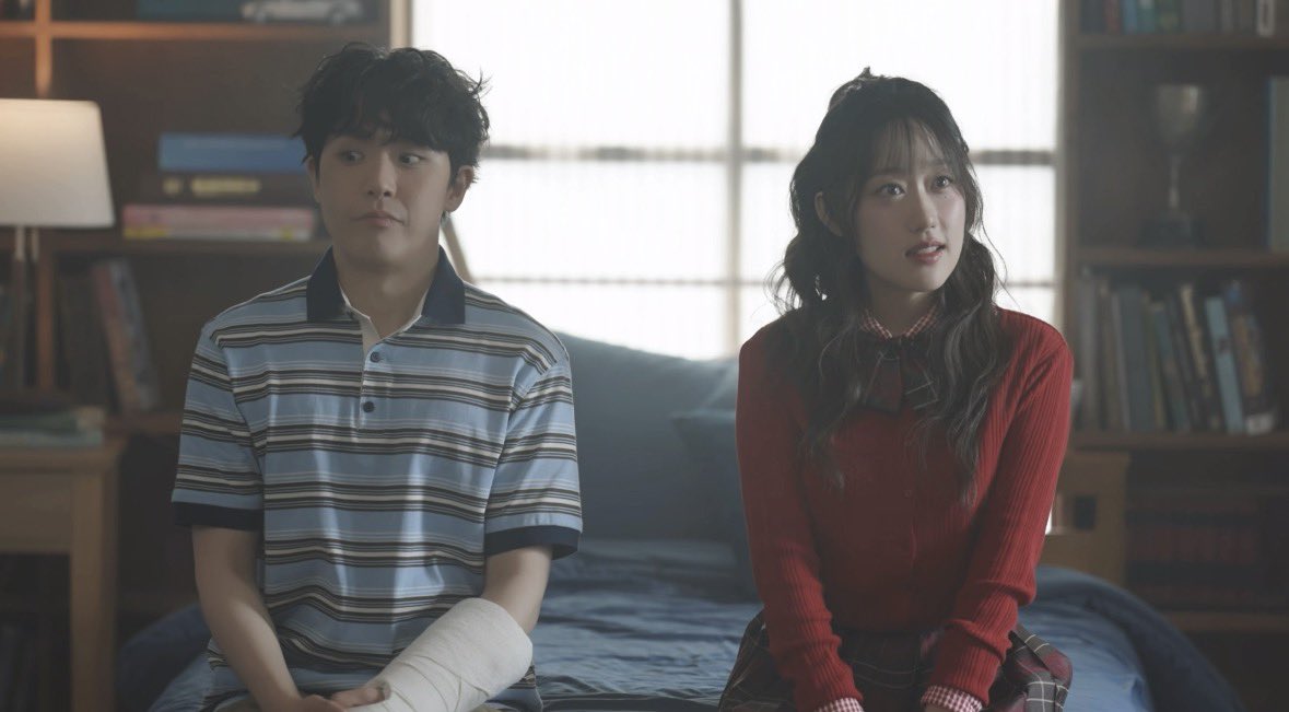 dearburri's tweet photo. (조이랑단둘이잇는거
너무떨린다먼얘기부터
해야하지근사한나무
얘기는조이도좋아하겟지?
아근데그거재러드가하지
말랫는데재즈밴드얘기할까
아냐근데이럼내가너무
스토커처럼보일까 ㅜㅜ)

                                       (아 학교에 기타두고왓다) https://t.co/R4RU1ehVkS