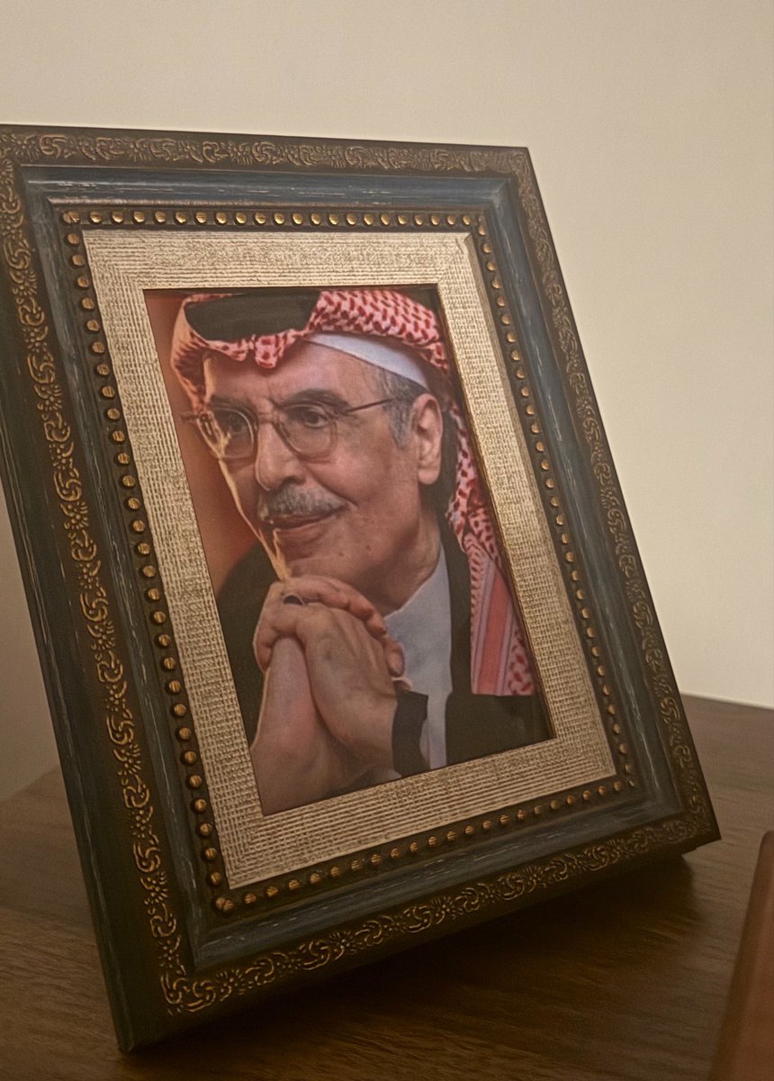 a_Aorta's tweet photo. البدر مو مجرد شاعر كنت أسمع له ، ولا أمير كنت أشوفه قدوه ، كان المُلهم بحياتي أول أنسان تعلمت منه معنى الشعر والكلمة والحرف. 
بيبقى أثره عظيم بحياتي لآخر يوم بعمري ، الله يرحمه ويغفرله ويجعل قبره روضه من رياض الجنه. https://t.co/52KUnFKS1y