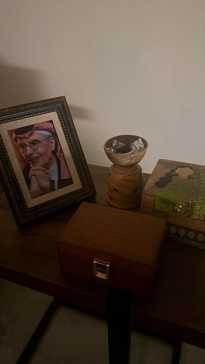 a_Aorta's tweet photo. البدر مو مجرد شاعر كنت أسمع له ، ولا أمير كنت أشوفه قدوه ، كان المُلهم بحياتي أول أنسان تعلمت منه معنى الشعر والكلمة والحرف. 
بيبقى أثره عظيم بحياتي لآخر يوم بعمري ، الله يرحمه ويغفرله ويجعل قبره روضه من رياض الجنه. https://t.co/52KUnFKS1y