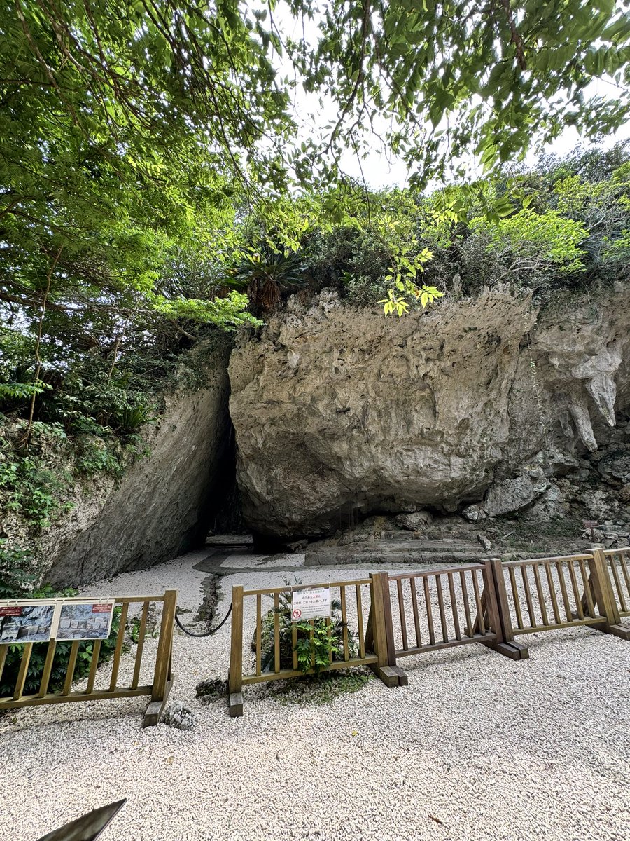 sinouniyabi's tweet photo. 斎場御嶽 世界遺産 祈りの場
僕と縁があった皆さんが
小さな幸せ感じれますように
いい方向にいきますように
自分自身もっと人の為に活躍出来ように
#斎場御嶽   #世界遺産   #沖縄 https://t.co/Hw4ynQABxb