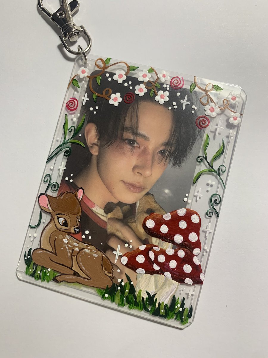 lrhtae's tweet photo. isso gente n se humilhem por vendedor ruim, comprem toploader comigo q faço pintura a mão com cada detalhezinho personalizado pra você 🥹🥹 https://t.co/aCaeAqQFSN