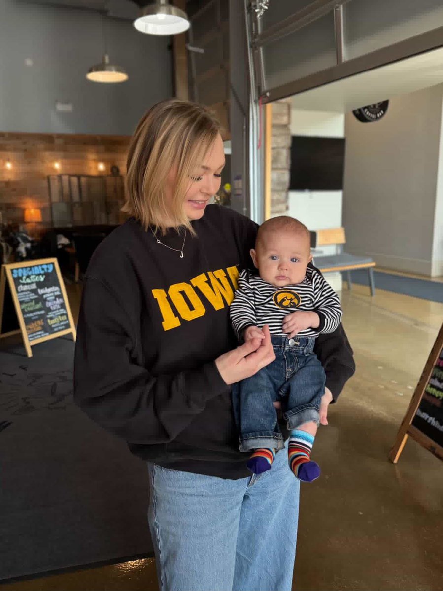 uiowa's tweet photo. Black and gold family 💛🖤 https://t.co/fzbcuIGYbS