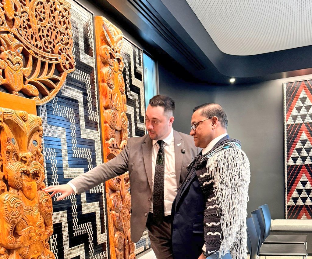 HMVijithaHerath's tweet photo. I was honoured to be the first Sri Lankan Foreign Minister to receive the traditional Maori “Pōwhiri” welcome at the Ministry of Foreign Affairs and Trade of New Zealand this morning, at the start of my official visit to the country. https://t.co/HqfKHFsTnR