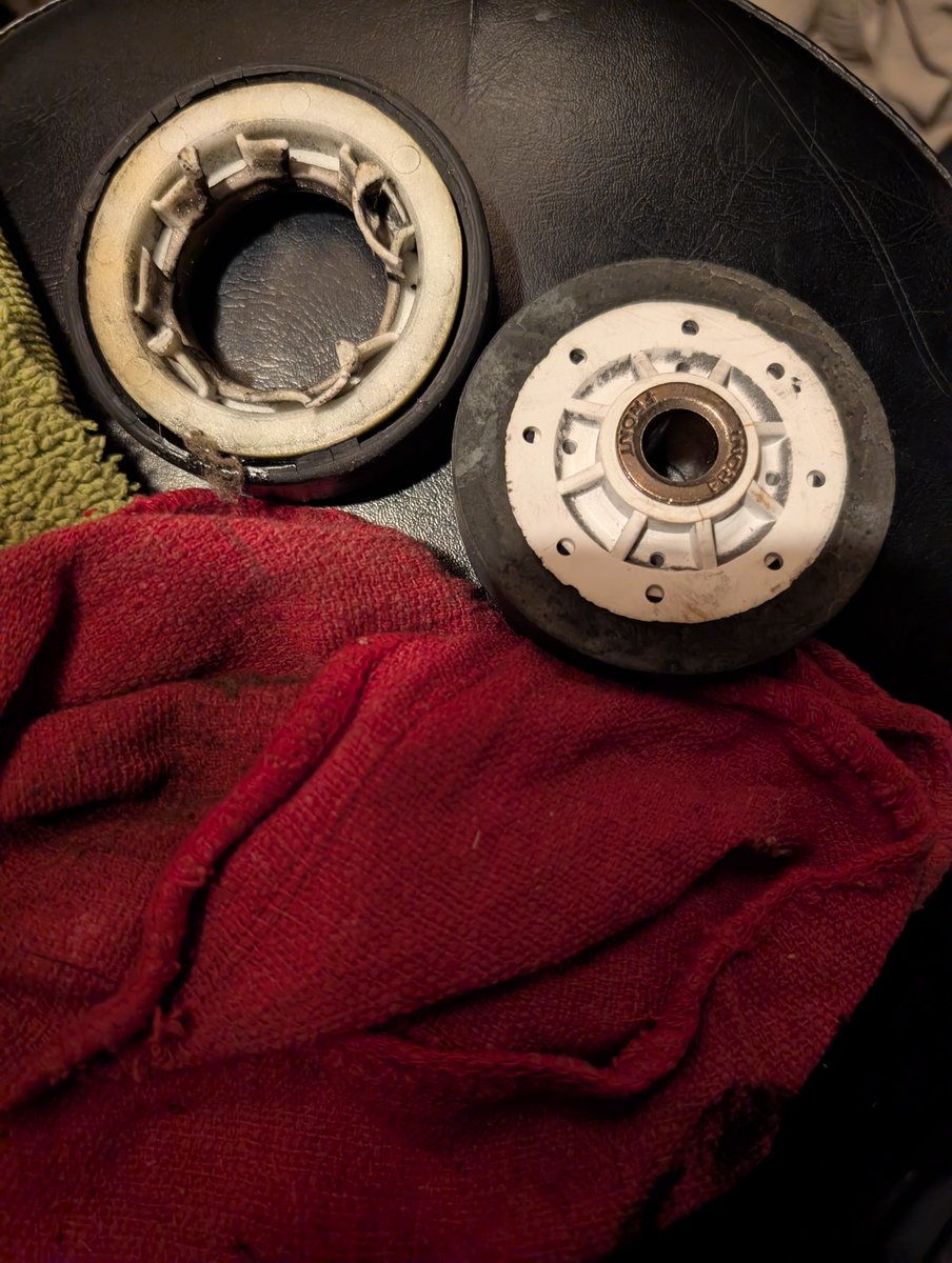Unclean__'s tweet photo. I think I figured out why my dryer didn't want to spin the drum anymore! Thankfully Amazon had a whole kit for $25.

But goddamn that is a catastrophic blowout. https://t.co/DCtjJu4zR1