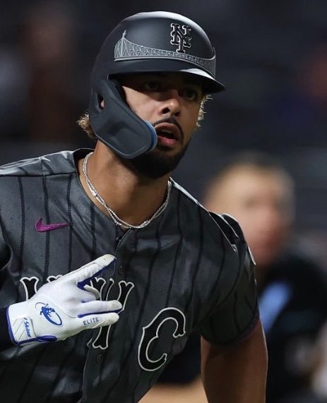 Mets Batflip tweet media