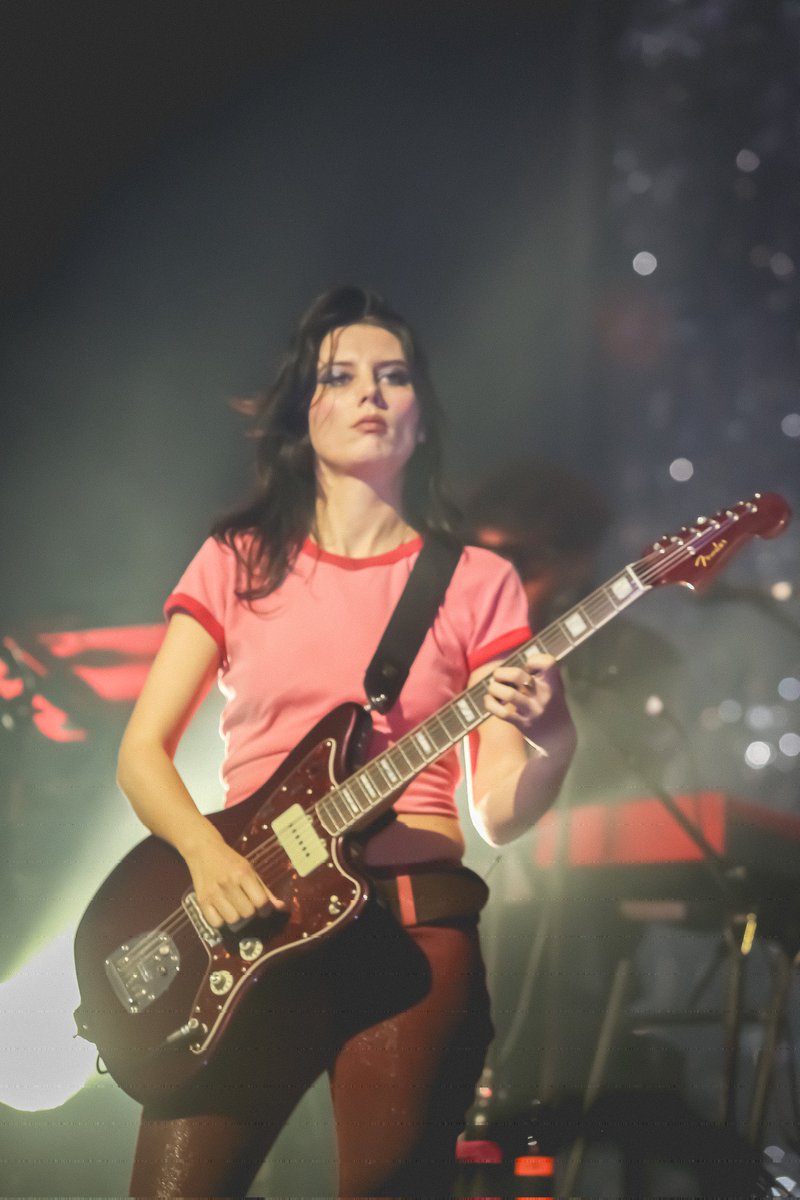 WolfAliceBrazil's tweet photo. Fotos de Wolf Alice perfomando na Tenda Metlife no C6 Fest no último sábado (23/05) 🎸 

Fotos por Denis Svet 🖤 https://t.co/s3eM7copK0