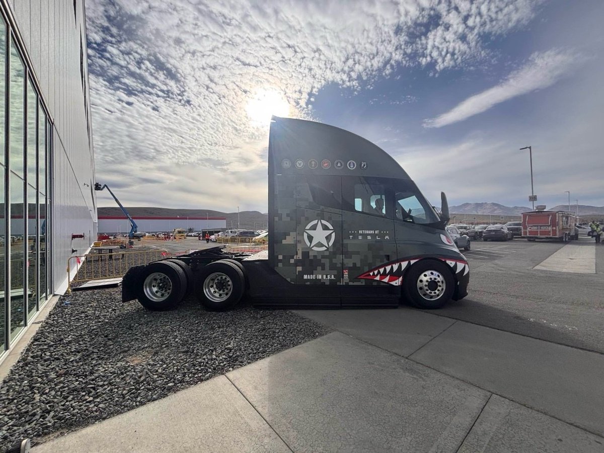 official_JunIT's tweet photo. @tesla_semi in Korea PLZ https://t.co/fLnviI2fLu