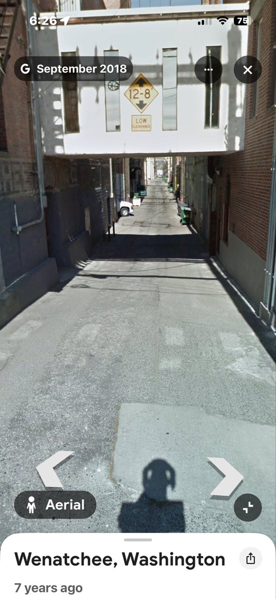 mallard1971's tweet photo. @TheAlexSylvian That shot was filmed in this alley right behind The Liberty Theater. Someone I knew at school went down to this shoot to get Rutger Hauer’s autograph on his copy of Ladyhawke. He said Rutger had the biggest hands he ever saw 😆 https://t.co/N6VFbInJcR