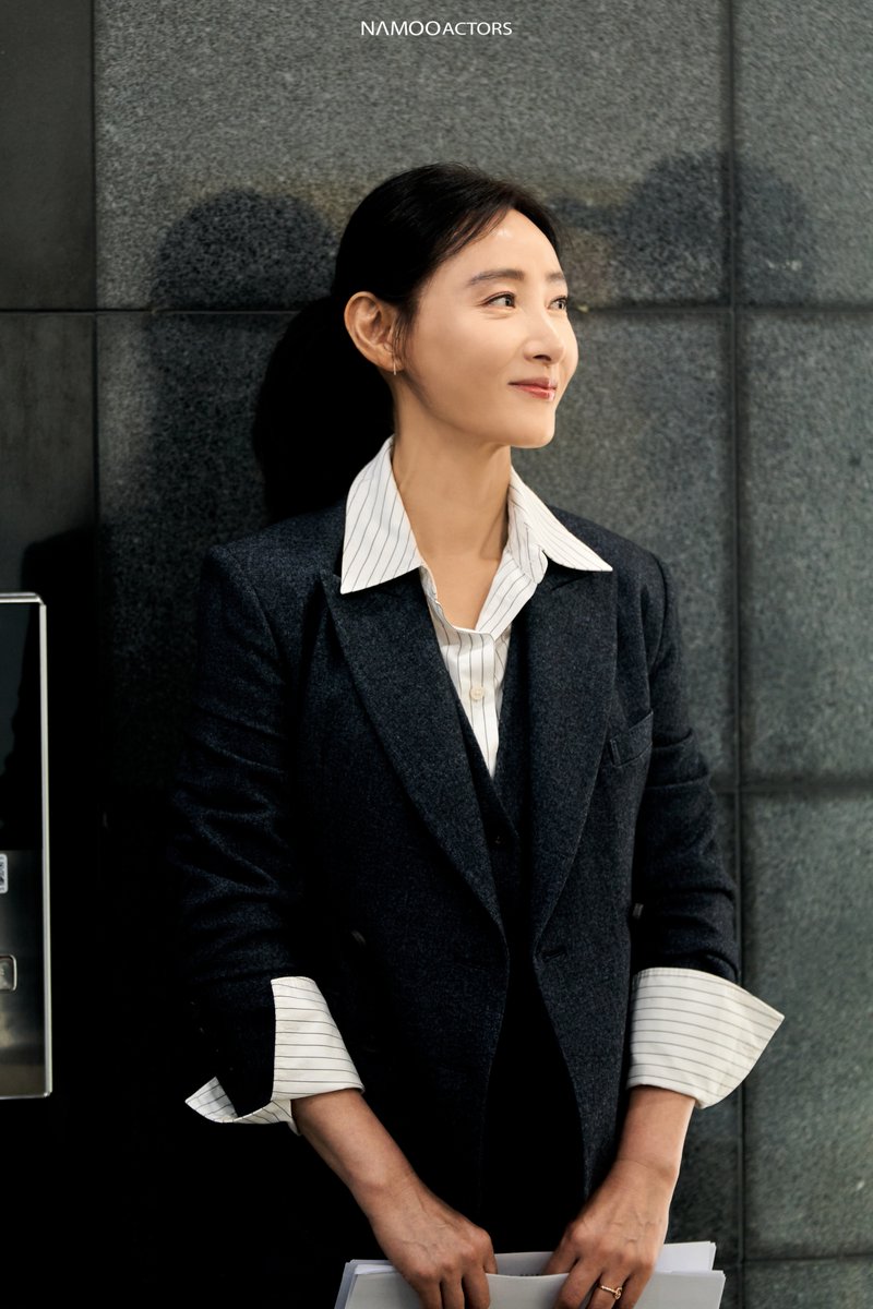 NAMOOACTORS2004's tweet photo. [#MOOD] 💿 𝑁𝐴𝑀𝑂𝑂:𝐷𝑅𝐼��𝐸

ENA <허수아비>에서
'순영'의 현재 모습으로 깜짝´- 등장한 지원 배우!

반가운 지원 배우와
ENA <허수아비>의 여운을 풀어줄
나무 드라이브 지금! OPEN 💾

#도지원 #허수아비 #DOJIWON #TheScarecrow #NAMOOCONTENTS https://t.co/DkwY7iyDiu