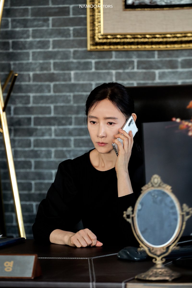 NAMOOACTORS2004's tweet photo. [#MOOD] 💿 𝑁𝐴𝑀𝑂𝑂:𝐷𝑅𝐼��𝐸

ENA <허수아비>에서
'순영'의 현재 모습으로 깜짝´- 등장한 지원 배우!

반가운 지원 배우와
ENA <허수아비>의 여운을 풀어줄
나무 드라이브 지금! OPEN 💾

#도지원 #허수아비 #DOJIWON #TheScarecrow #NAMOOCONTENTS https://t.co/DkwY7iyDiu
