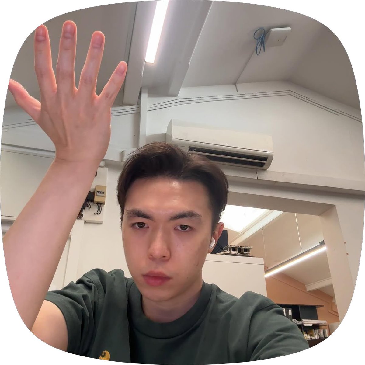 rui_hang's tweet photo. My instants are just me surviving as an working adult https://t.co/xXwggHjFgD