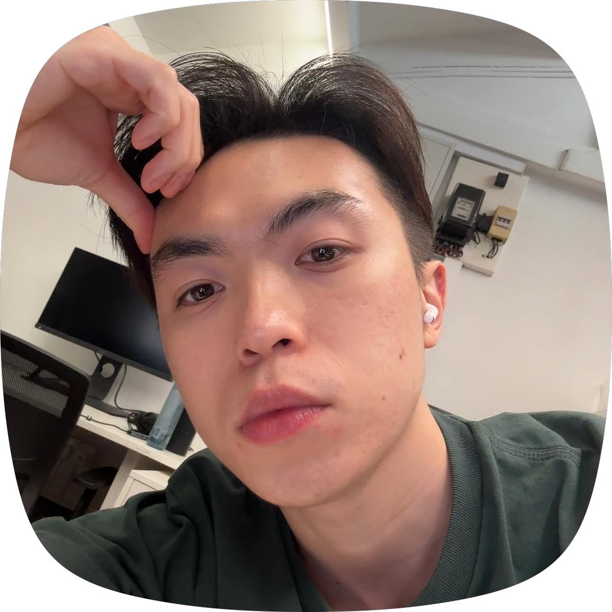 rui_hang's tweet photo. My instants are just me surviving as an working adult https://t.co/xXwggHjFgD