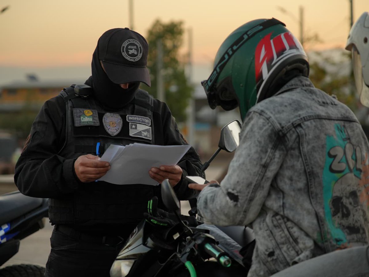imvalenzuela's tweet photo. Seguimos fortaleciendo la seguridad en Colina junto a Carabineros, PDI y Seguridad Municipal 🚔

En un nuevo operativo de fiscalización realizamos más de 270 controles vehiculares, 232 controles de identidad y logramos la detención de 5 personas.

Más presencia en terreno, más fiscalización y acciones concretas para entregar mayor tranquilidad a nuestros vecinos.

#ColinaSomosTodos