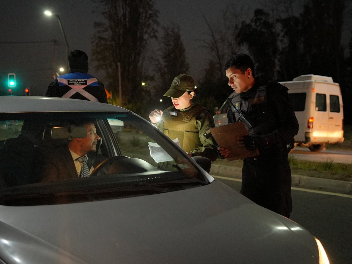 imvalenzuela's tweet photo. Seguimos fortaleciendo la seguridad en Colina junto a Carabineros, PDI y Seguridad Municipal 🚔

En un nuevo operativo de fiscalización realizamos más de 270 controles vehiculares, 232 controles de identidad y logramos la detención de 5 personas.

Más presencia en terreno, más fiscalización y acciones concretas para entregar mayor tranquilidad a nuestros vecinos.

#ColinaSomosTodos