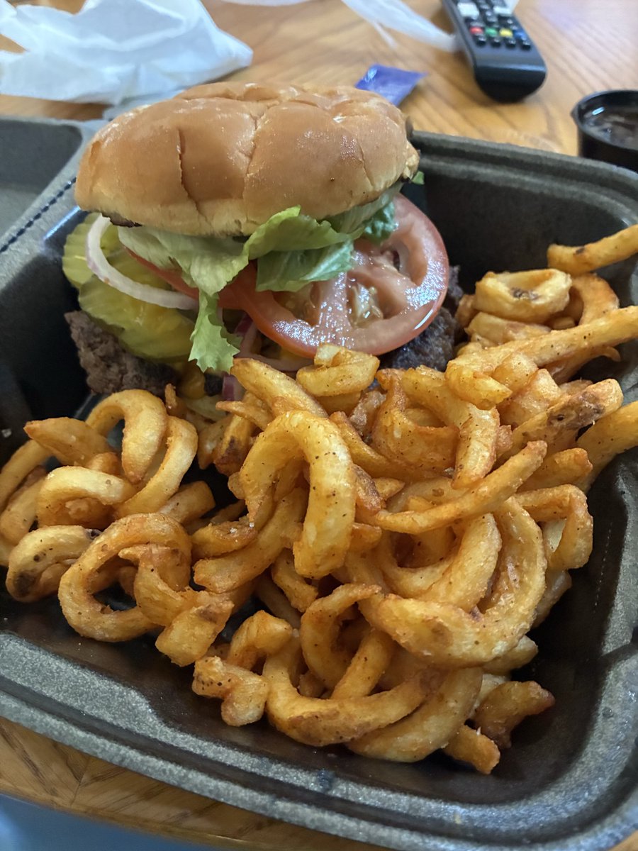 wiendows's tweet photo. @BarstoolBigCat Had this big guy for lunch. Burgers rule https://t.co/0gPrk1p4yo