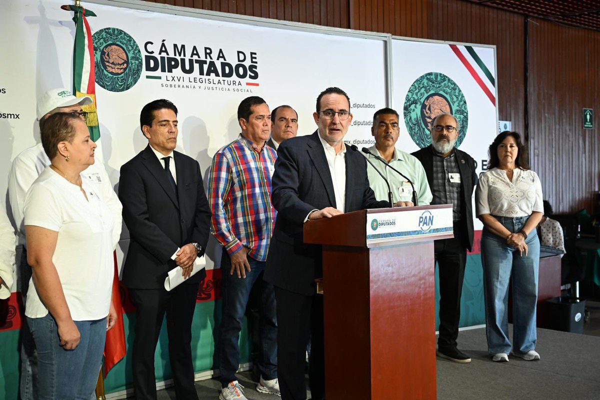 centralinfoTV's tweet photo. PAN pide revisar impacto de reforma en pensiones de jubilados de CFE y Pemex @arodriguezt01 @AccionNacional @Mx_Diputados 

➡️ https://t.co/y2jxqOXIWE https://t.co/qYMjyDO46T