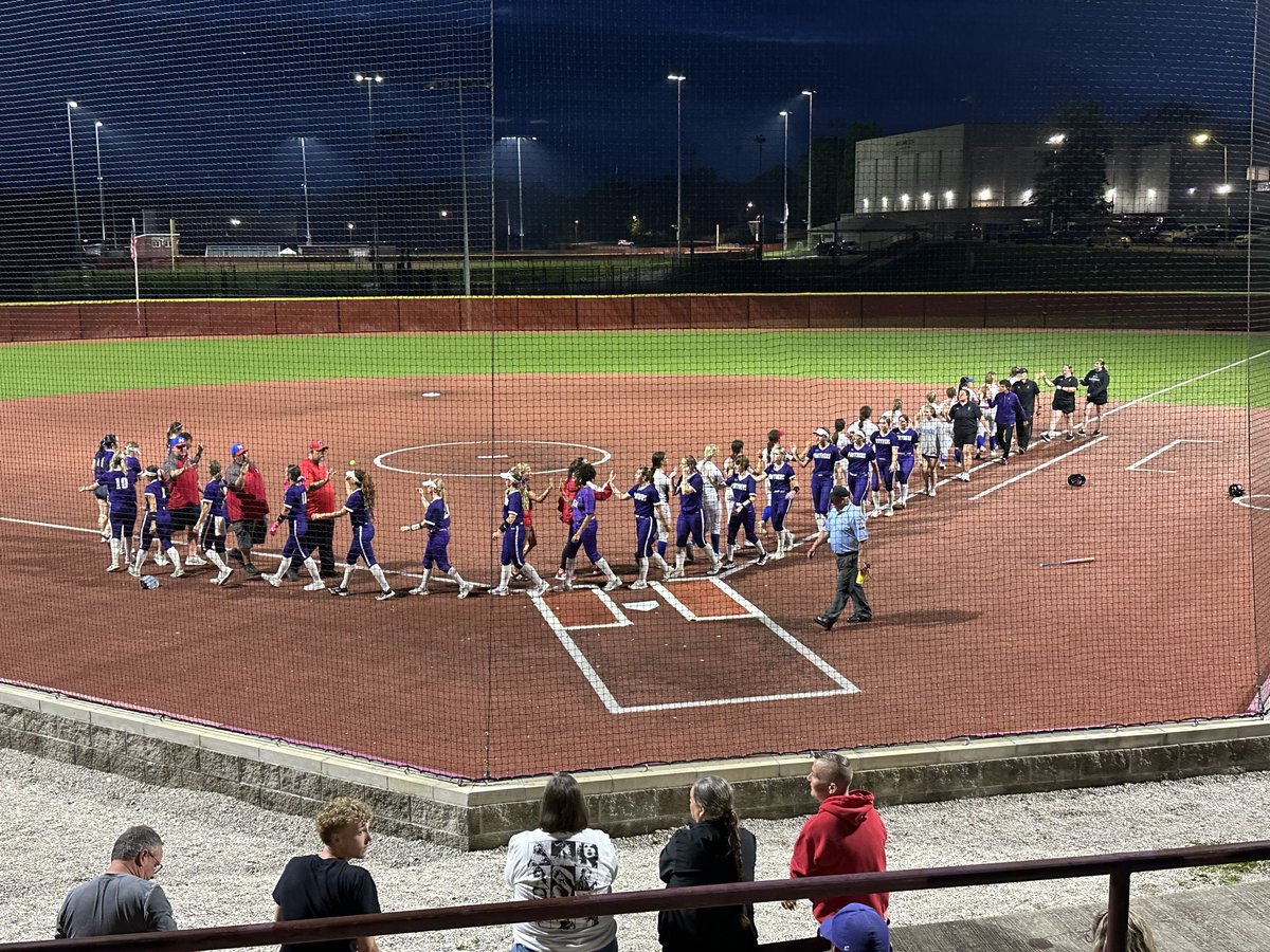 ericbowlen's tweet photo. Martinsville High School softball 🥎 defeats Bloomington South 7-5 to advance to Sectional Championship Wednesday night at 7:00 vs. TH North. @MSDMartinsville @ArtesianNation @BellCatMHS https://t.co/7x557mxq5i