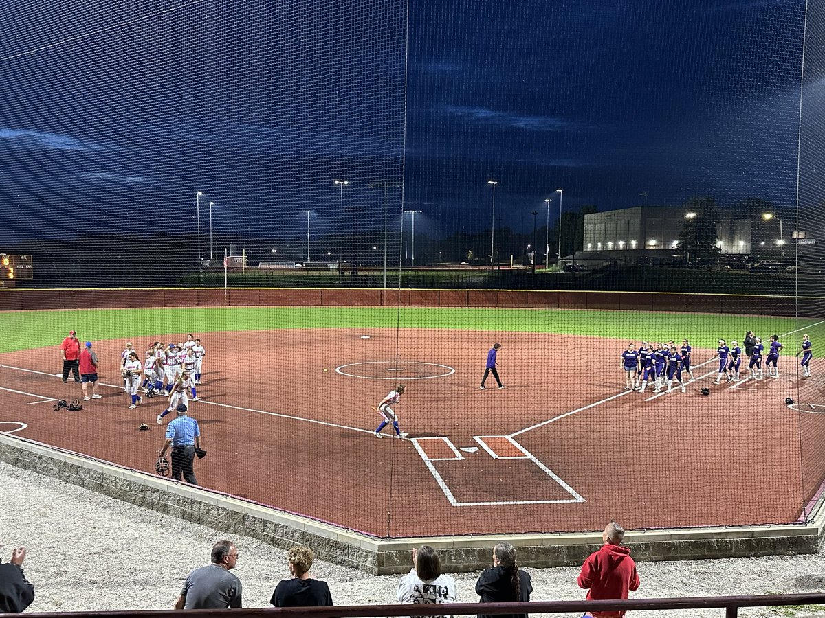 ericbowlen's tweet photo. Martinsville High School softball 🥎 defeats Bloomington South 7-5 to advance to Sectional Championship Wednesday night at 7:00 vs. TH North. @MSDMartinsville @ArtesianNation @BellCatMHS https://t.co/7x557mxq5i
