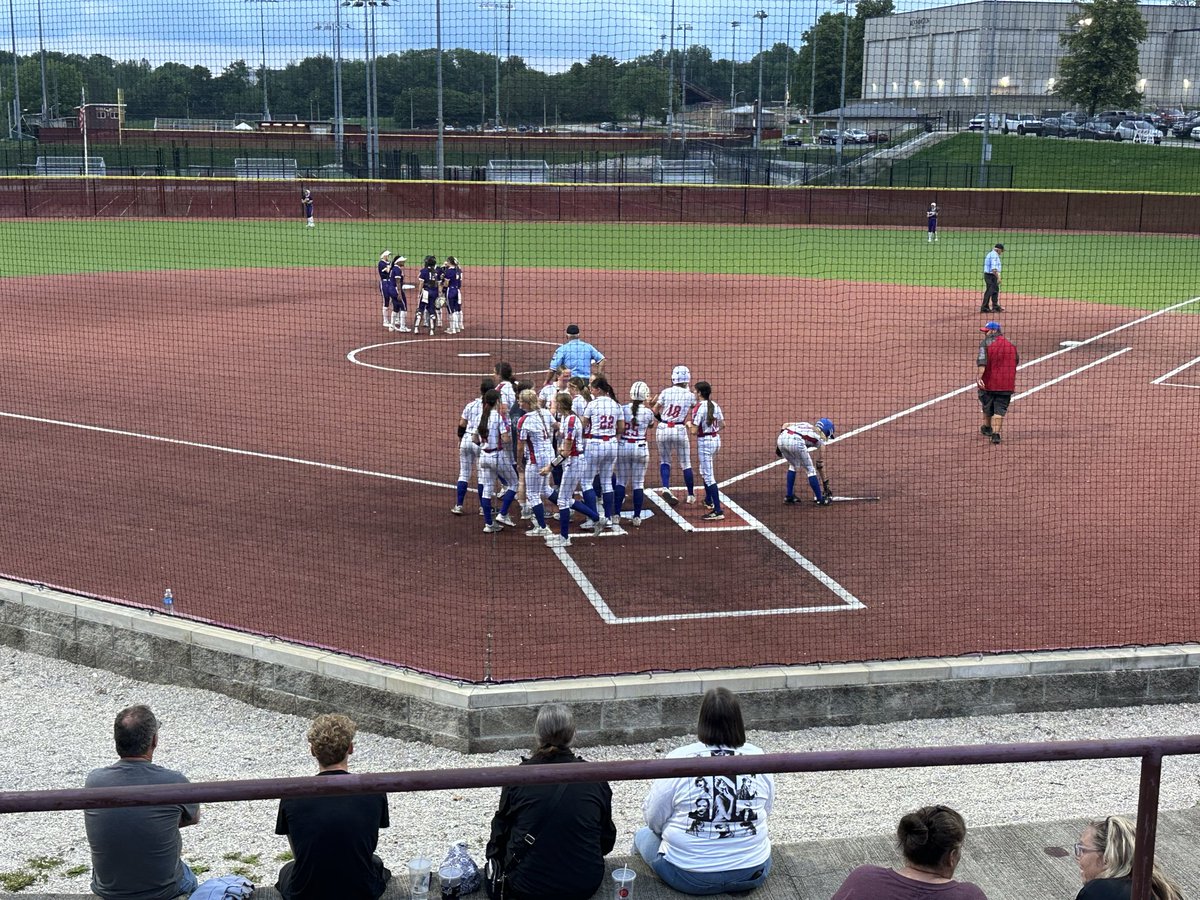 ericbowlen's tweet photo. Martinsville High School softball 🥎 defeats Bloomington South 7-5 to advance to Sectional Championship Wednesday night at 7:00 vs. TH North. @MSDMartinsville @ArtesianNation @BellCatMHS https://t.co/7x557mxq5i