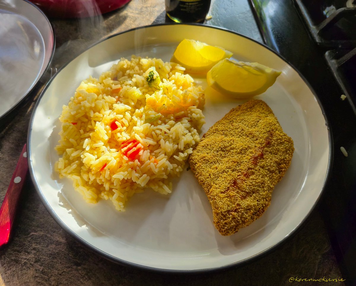 karenmckersie's tweet photo. 😋🐟🍋 Dinner: Crunchy semolina masala, Talapia Fish Fillets with rice, delicious! 😋🐟🍋 #FishFillets #Dinner #Rice #Talapia #Food #Homemade https://t.co/RLMwPIoOyr
