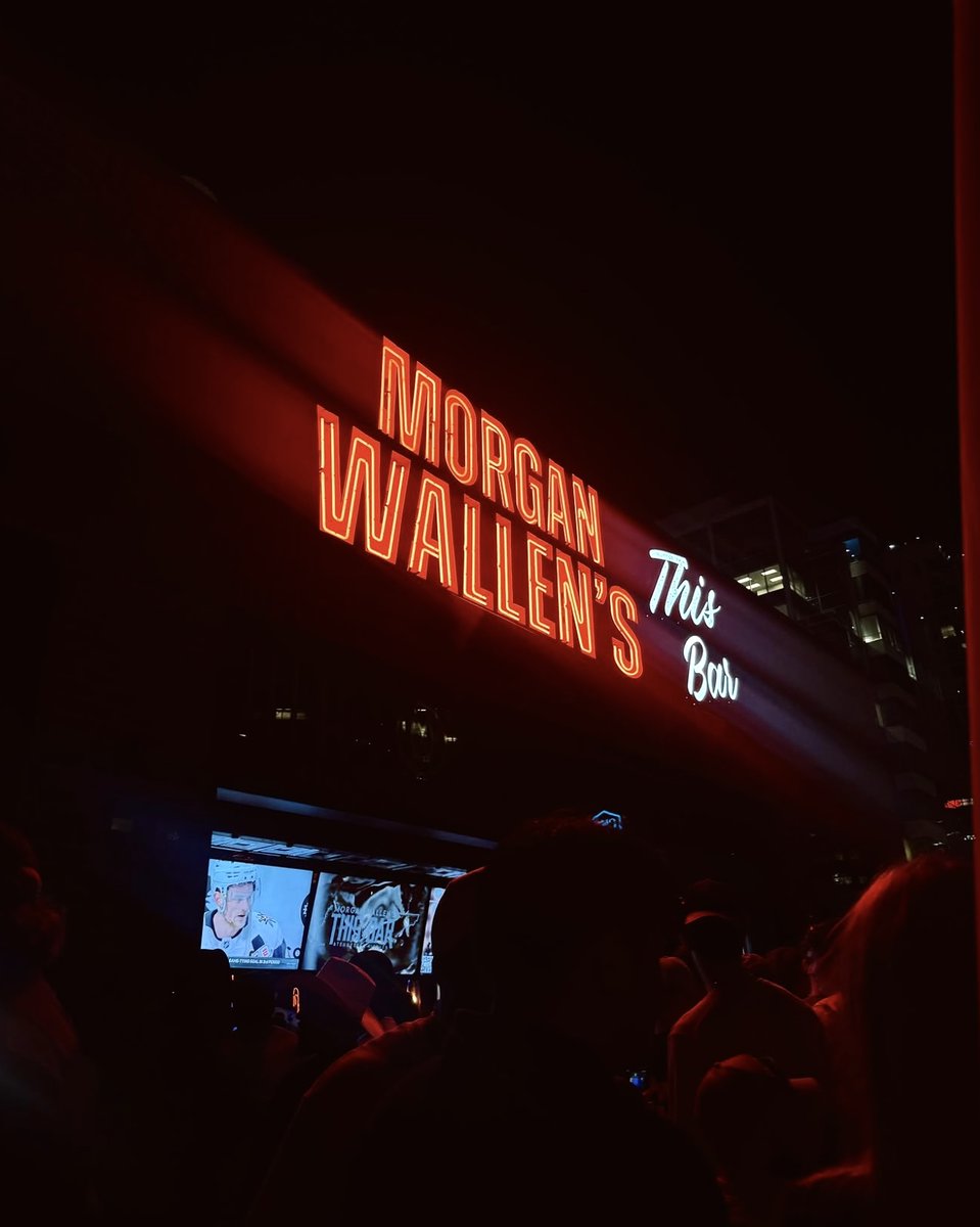 MWThisBar's tweet photo. Neon lights for Broadway nights 💥 weekends spent well are weekends spent at #mwthisbar https://t.co/B03pHY5d0Z